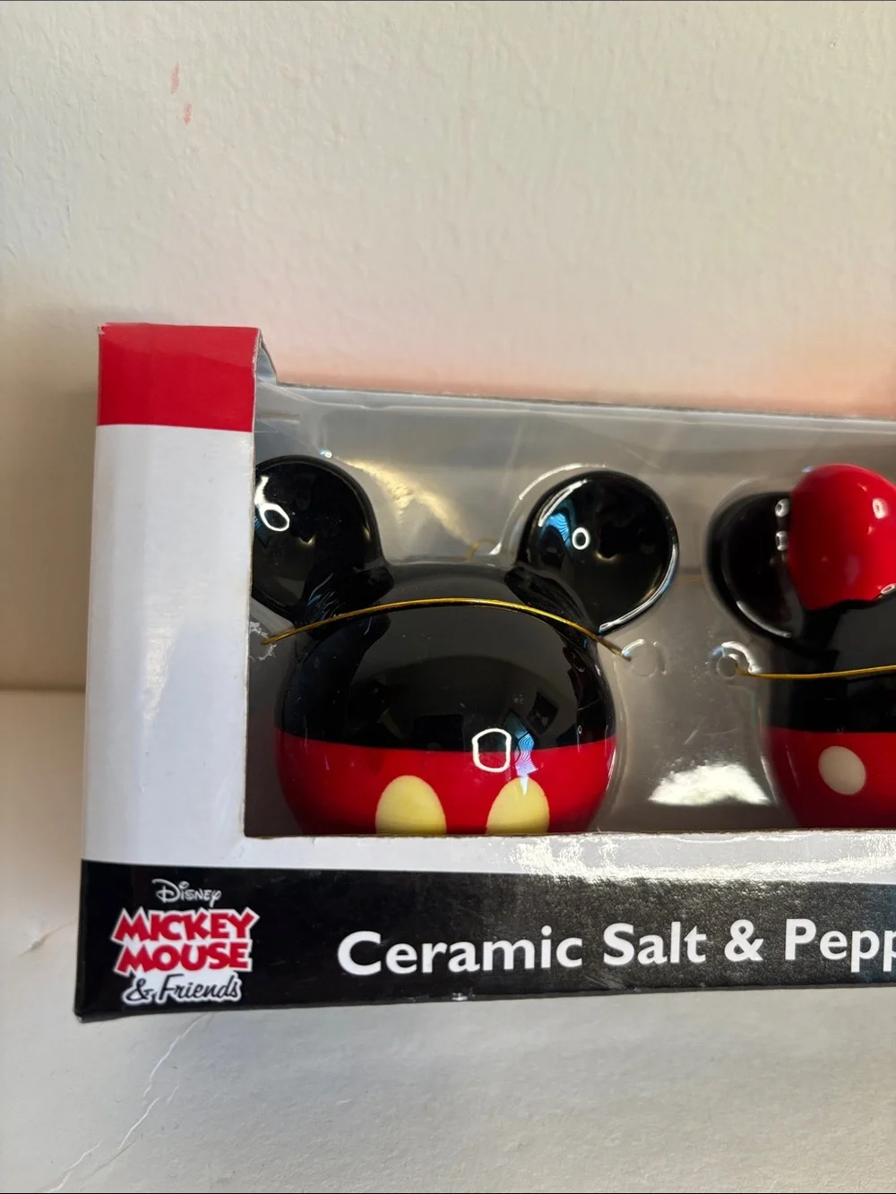 DISNEY MICKEY & MINNIE SALT & PEPPER SHAKERS